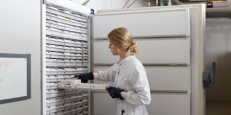 Ansat hos SSI, der arbejder i biobanken